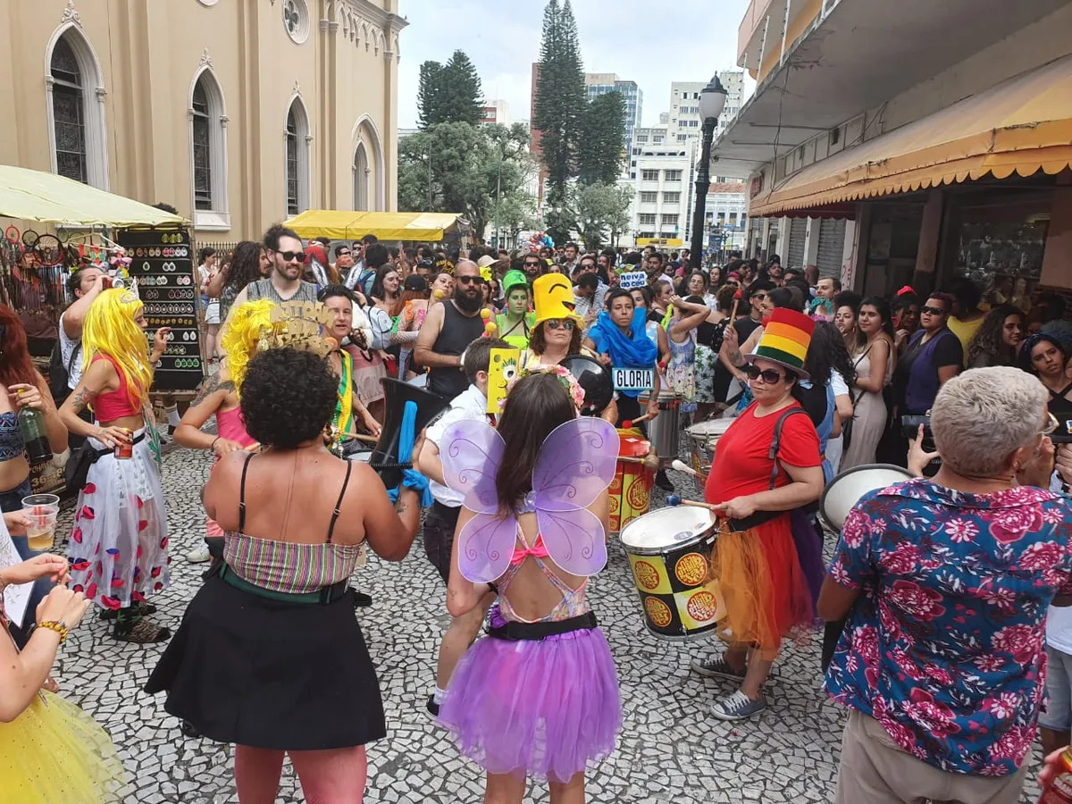O Guia Completo do Pré-Carnaval de Curitiba de 2025: Blocos Imperdíveis e Dicas de Folia